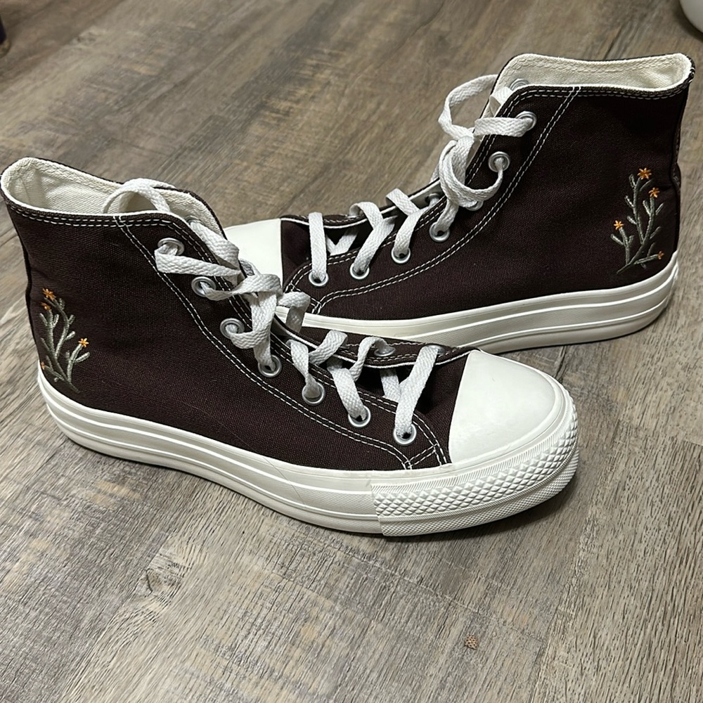 Women’s converse